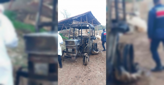 Traktörde çıkan yangın samanlığı da yaktı