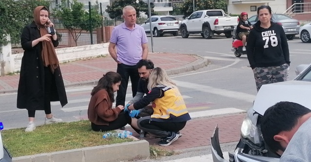 Antalya’da ticari taksi ile otomobil çarpıştı: 2 yaralı