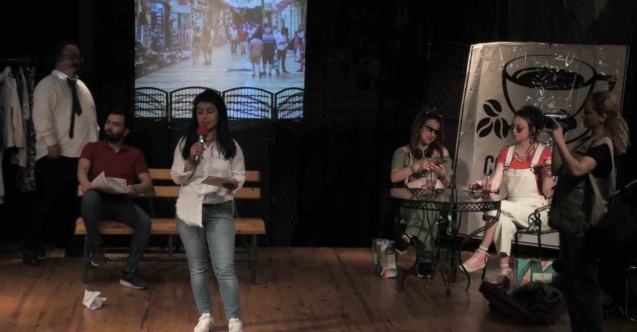 Öğretmenler oynadı, öğrenciler alkışladı