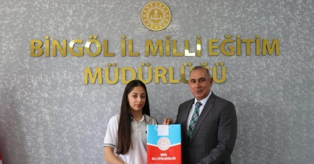 Öykü yarışmasında dereceye girenlere ödülleri verildi