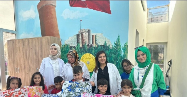Elazığ’da çocuklar ebru sanatı ile tanıştı