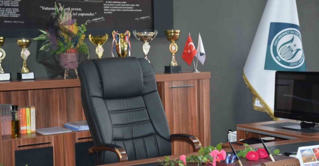 Kalp krizi geçirerek vefat eden müdür okulunda anıldı