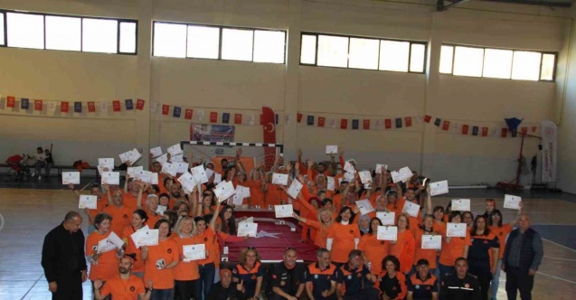 Mahalli Afet Gönüllüleri törenle sertifikalarını aldı