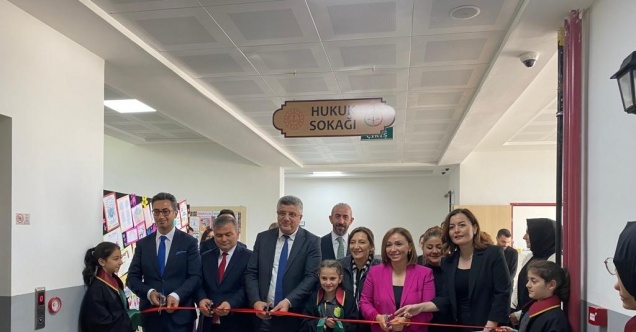 Ortaokulda ‘Hukuk Sokağı’ açıldı