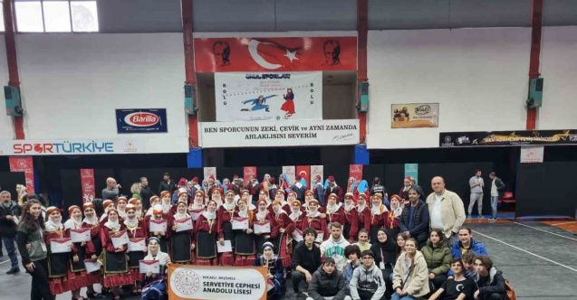 İlk kez katıldıkları halk oyunları yarışmalarında tarih yazdılar