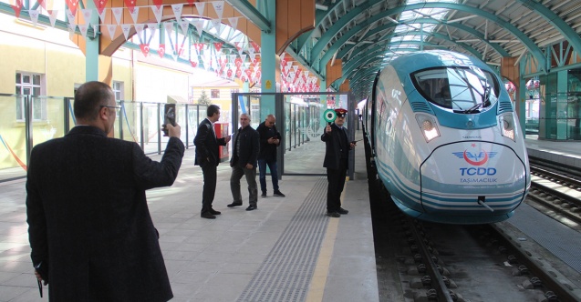 YHT seferlere başladığı günden itibaren 28 bin 888 yolcu taşıdı