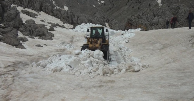 Antalya'da karla mücadele