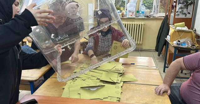 Sandıklar kapandı oy sayımına geçildi