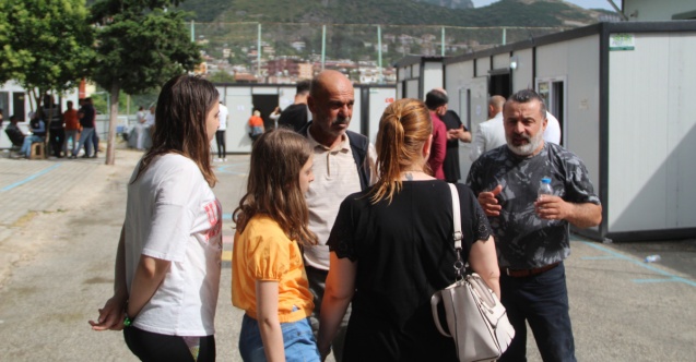 Hataylılar hem oy kullandı hem hasret giderdi