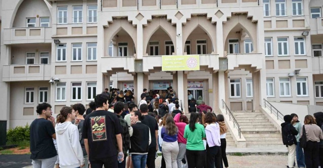 Öğrenciler üniversite deneme sınavında ter döktü