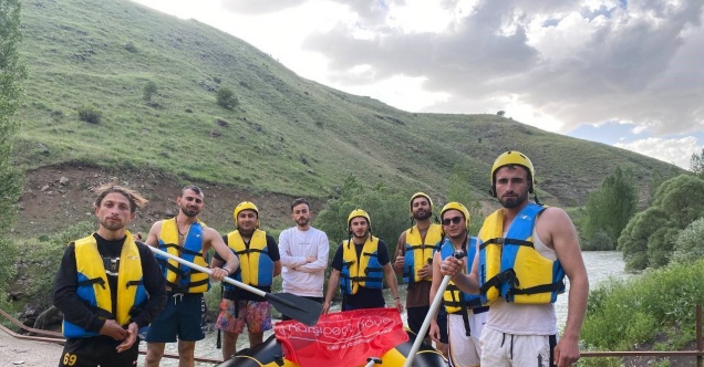 Köyün meraklı gençlerinin yeni tutkusu rafting