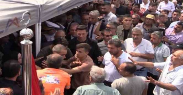 CHP’li Milletvekili Çakır şehidin defini sırasında ortalığı gerince tepki çekti