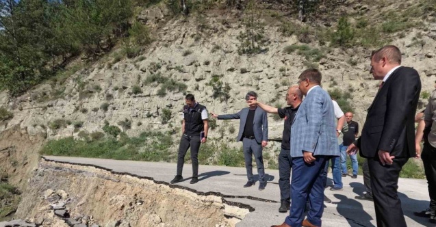 Vali, kapanan yolda incelemelerde bulundu