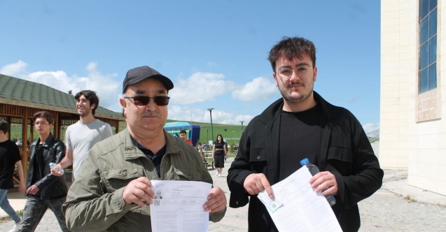 "Rakibim yok" diyen 62 yaşındaki baba 19 yaşındaki oğluyla birlikte sınava girdi