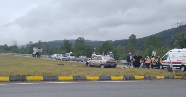 Hurdaya dönen otomobildeki 5 kişi yaralandı