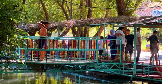 Piknik alanlarında bayram yoğunluğu