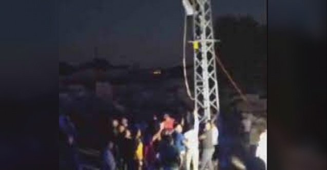 Sokak düğünü için yüksek gerilim hattında elektrik çekerken akıma kapıldı