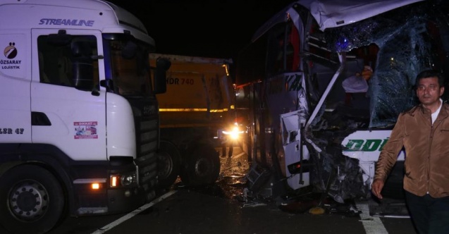 TEM’in Bolu geçişinde yolcu otobüsü ile tır çarpıştı: 1’i ağır 18 yaralı