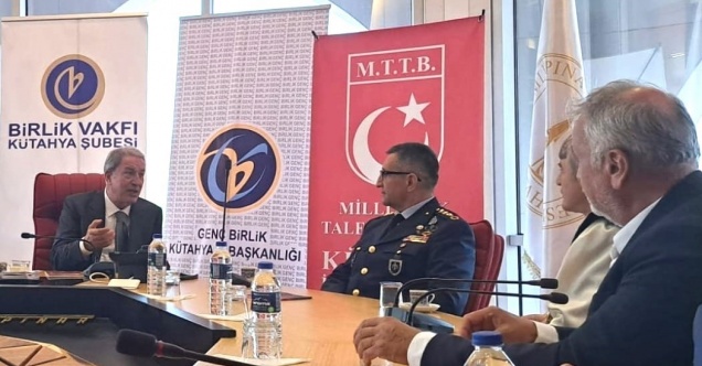 Hulusi Akar, faaliyetleri sebebiyle Başkan Özdemir’i tebrik etti