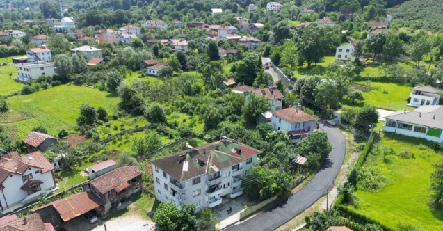 Akyazı’nın mahalleleri asfalt ile güzelleşiyor