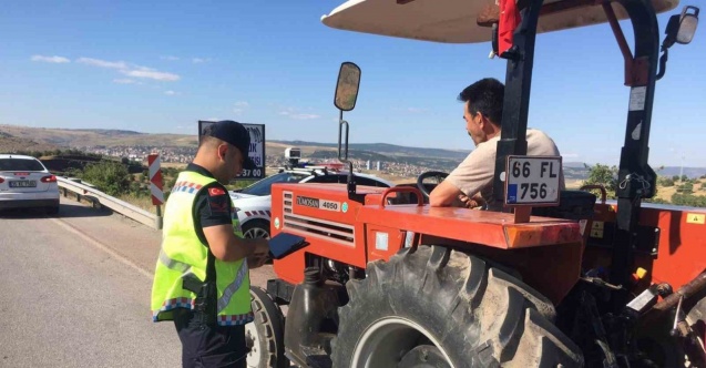 Jandarma Trafik Timleri hız konusunda sürücüleri uyardı