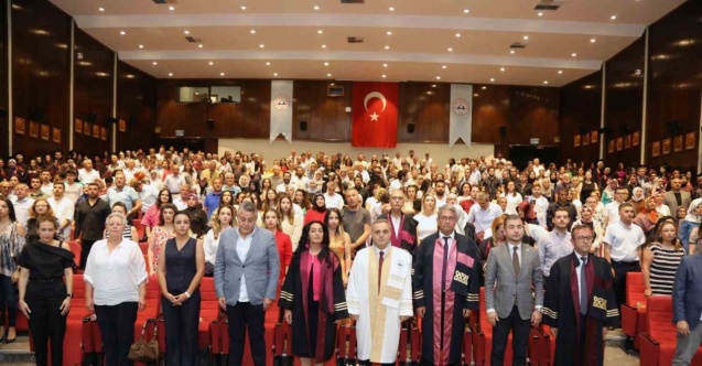 ERÜ Eczacılık Fakültesi yeni mezunlarını verdi