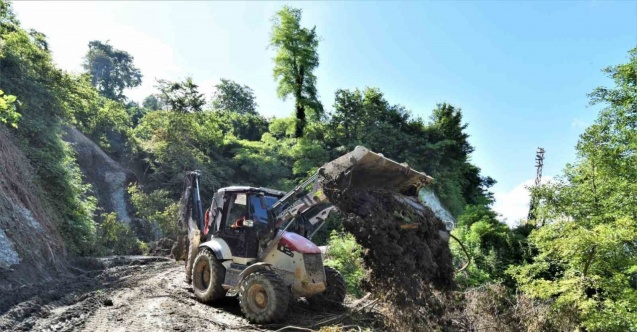 Başkan Tören: “Heyelanlar sonucu kırsalda 60 mahallede kapanan 227 yolu ulaşıma açtık”
