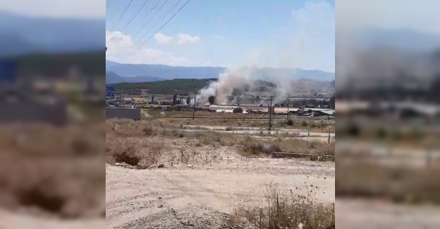 Biçerdöver çalışırken tarlada çıkan yangında 5 dönümlük ekili arazi zarar gördü