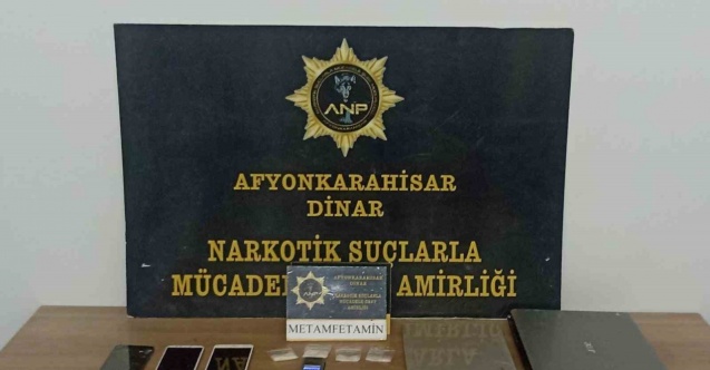 Önce otomobille ardından yaya kaçmaya çalışan şahıs uyuşturucu ile yakalandı