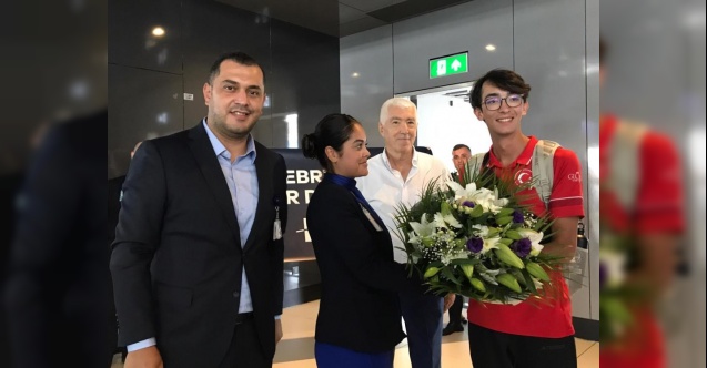 Dünya şampiyonu milli okçu Mete Gazoz, İstanbul’a geldi