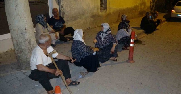 Kızlarıyla bir başına kalan çaresiz baba, eşine seslenip eve dönmesini istedi