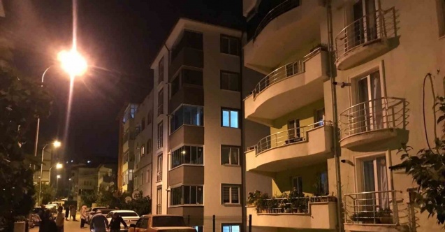 Evden çıkan dumanlar mahalleliyi ayağa kaldırdı