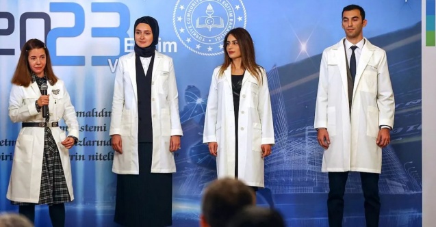 MEB: Öğretmenler, Önlük Giymeleri İçin Teşvik Edilecek