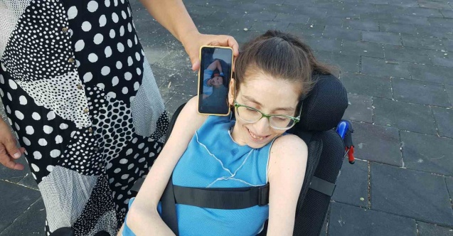 Bedensel engelli kadının hayali, şarkılarını severek dinlediği sanatçı ile görüşebilmek