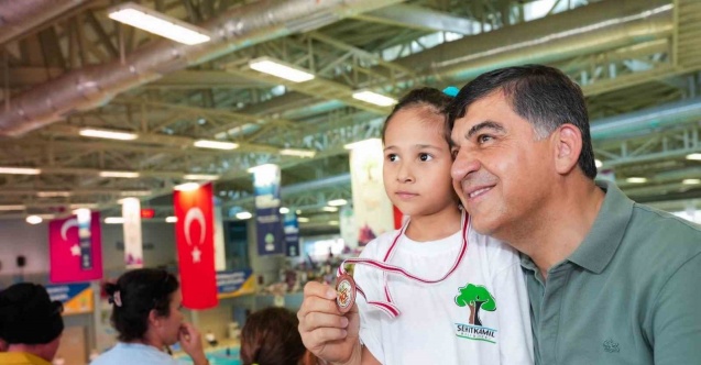 Büyük zaferi, kulaç atarak kutladılar