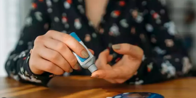 ŞEKER HASTALIĞI SİNİR SİSTEMİNDE HASARA YOL AÇIYOR !