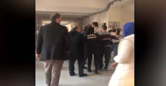 Kadın Öğretmen Kadın Veli Tarafından Darp Edildi