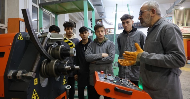 Fabrika gibi çalışan lise: Cirosu 5 milyona yaklaştı