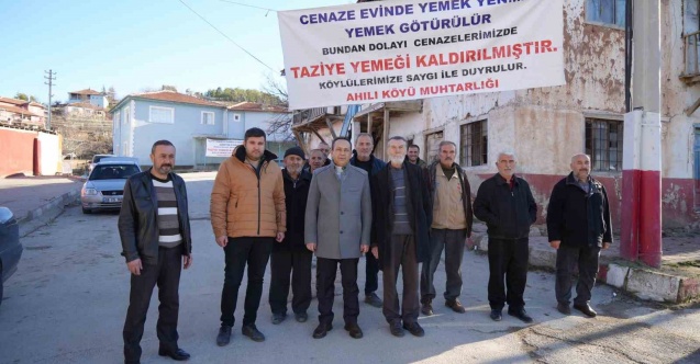 20 yıldır sürüyordu, pankartla duyurdular: Bu köyde taziye yemeği kaldırıldı