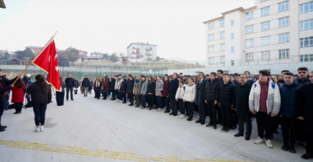 Milli Eğitim Bakanı Yusuf Tekin Şehitlerimiz İçin Saygı Duruşunda!