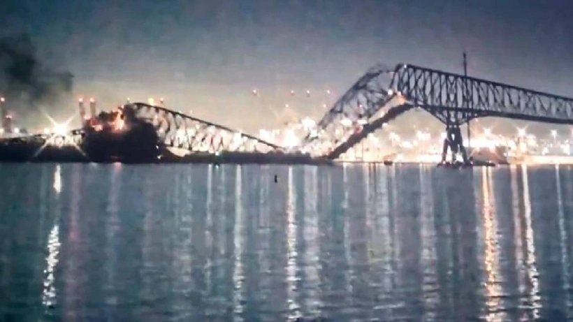 Köprüye Çarpan Gemi Köprünün Yıkılmasına Neden Oldu