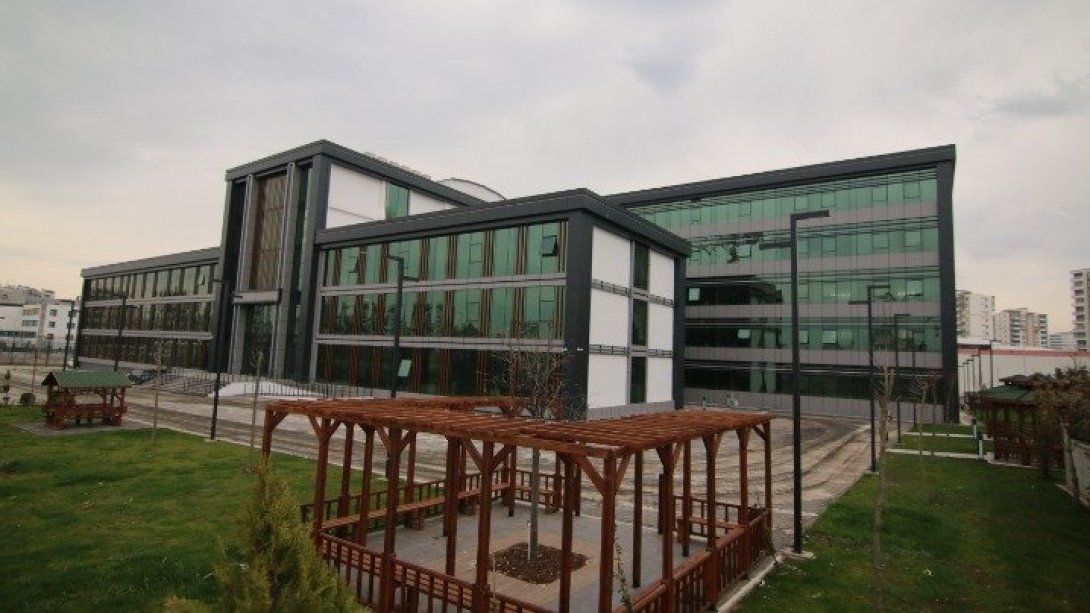 Diyarbakır Milli Eğitim'de operasyon, gözaltılar var