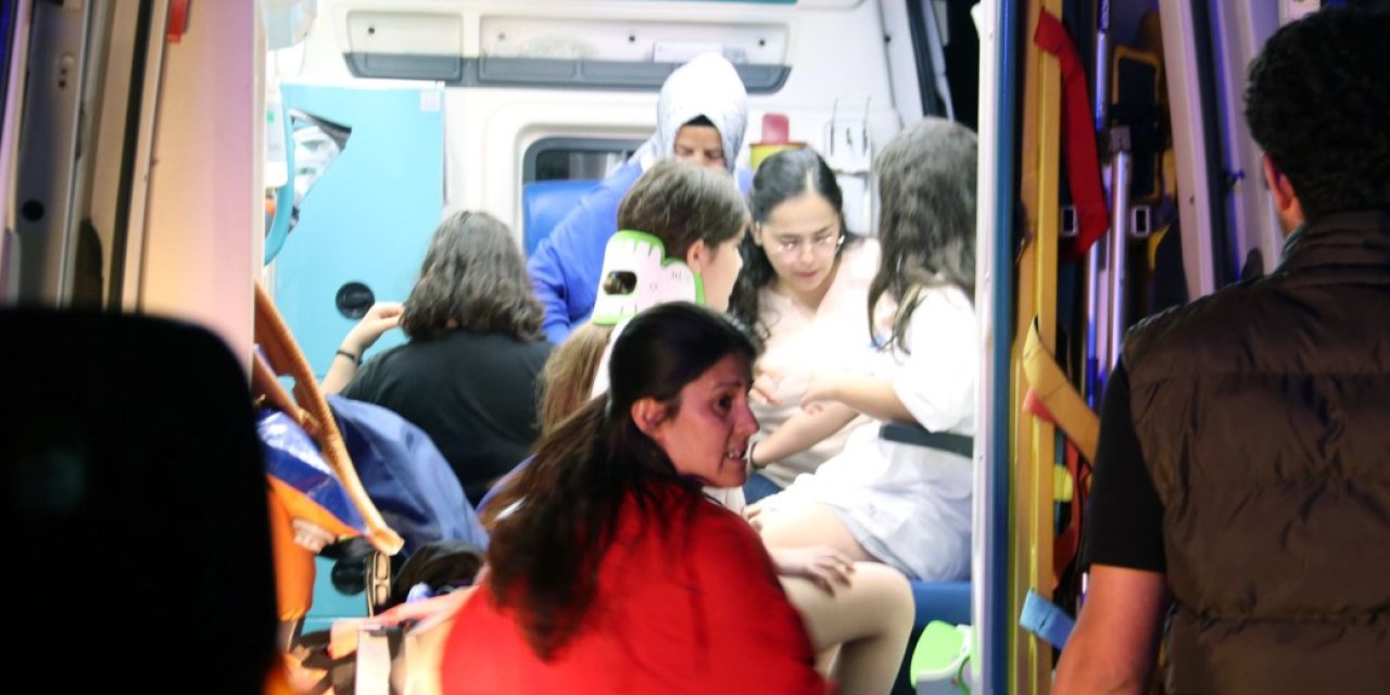 Okul Gezisinde Araç Kaza Yaptı : 25 Yaralı