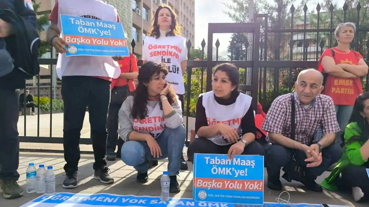 Kolejlerde Öğretmen Kıyımı Başladı