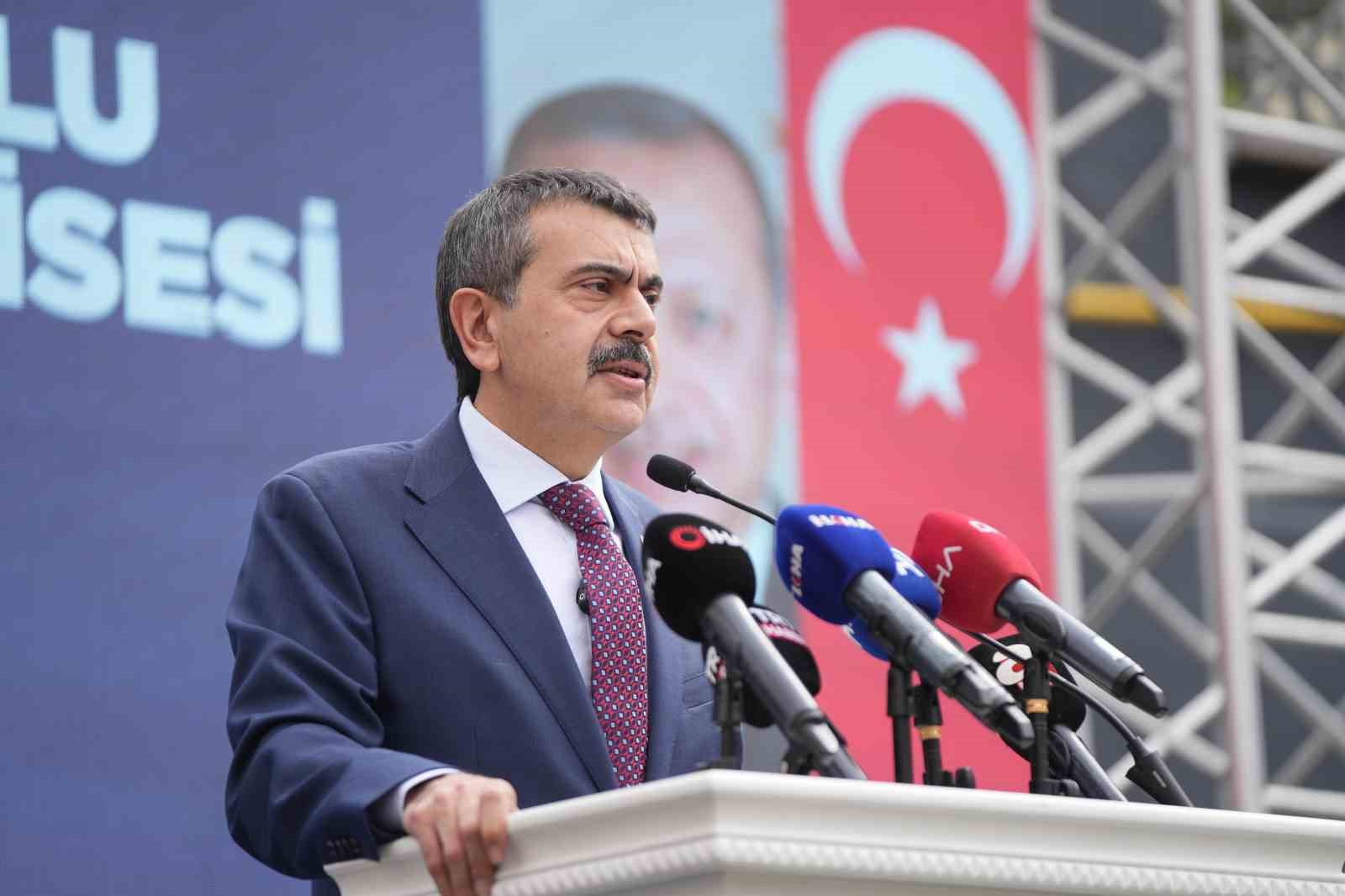 Milli Eğitim Bakanından "Öğretmenleri Kamu Fonlandırıyor" Açıklaması