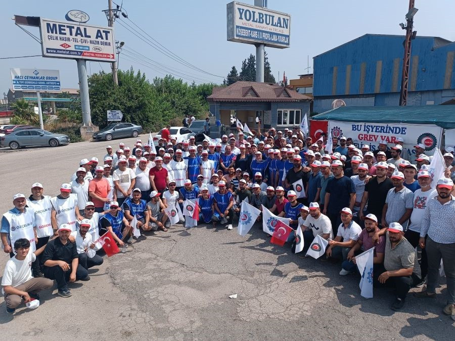 85 gündür grev yapan işçilere Öz Sağlık-İş'ten gıda kolisi desteği
