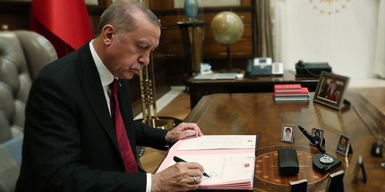 Cumhurbaşkanı Erdoğan, üç bakan yardımcısını görevden aldı