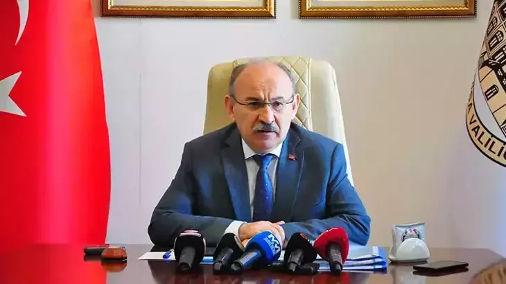 Merkeze Alınan Vali Şehit Cenazesine Katılmadan İzne Ayrıldı