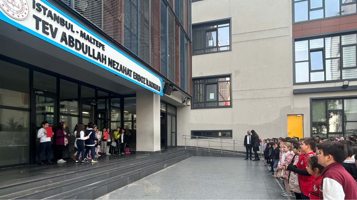 Devlet okulu içinde özel okul kurmuşlar