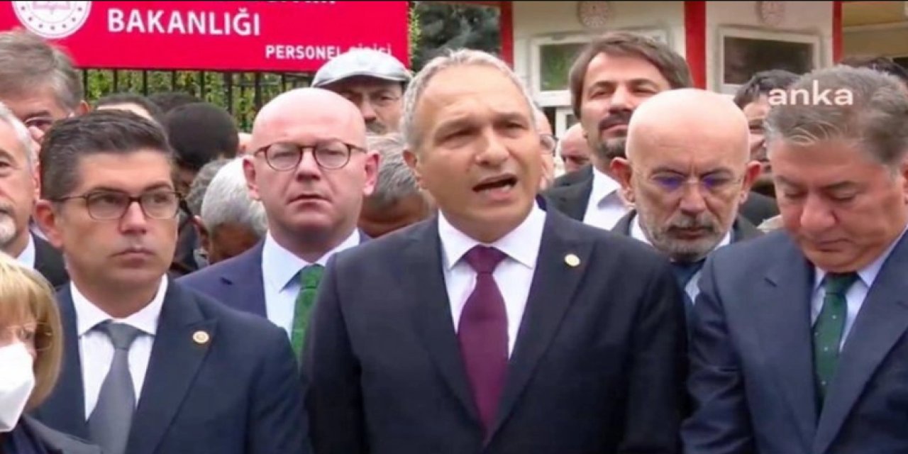 CHP'li Vekiller'den MEB Önünde Eylem!